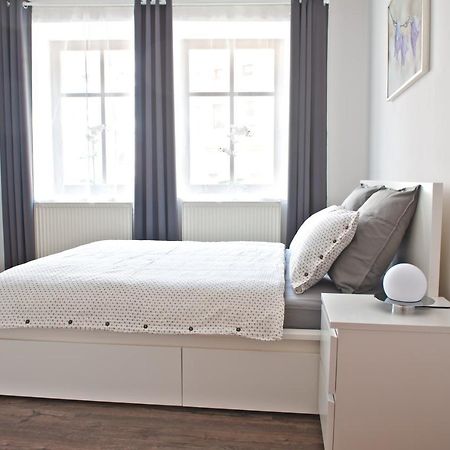 R&J Apartmany Броумов Экстерьер фото