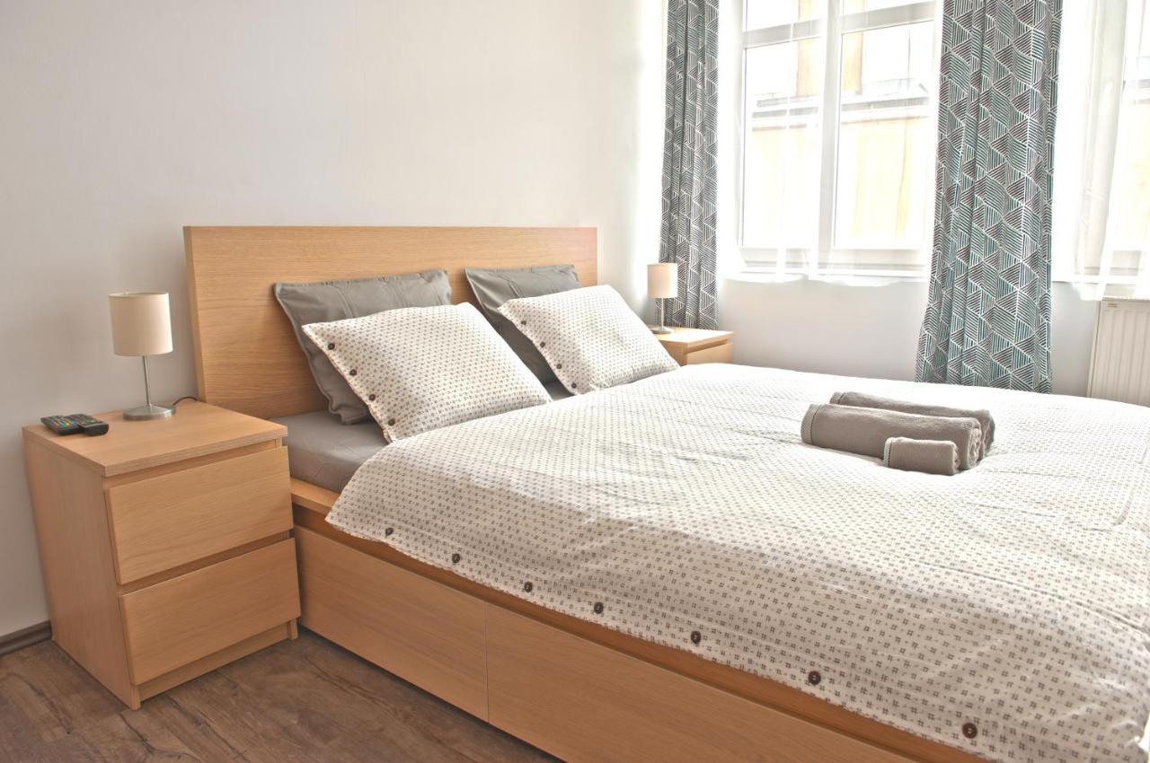 R&J Apartmany Броумов Экстерьер фото