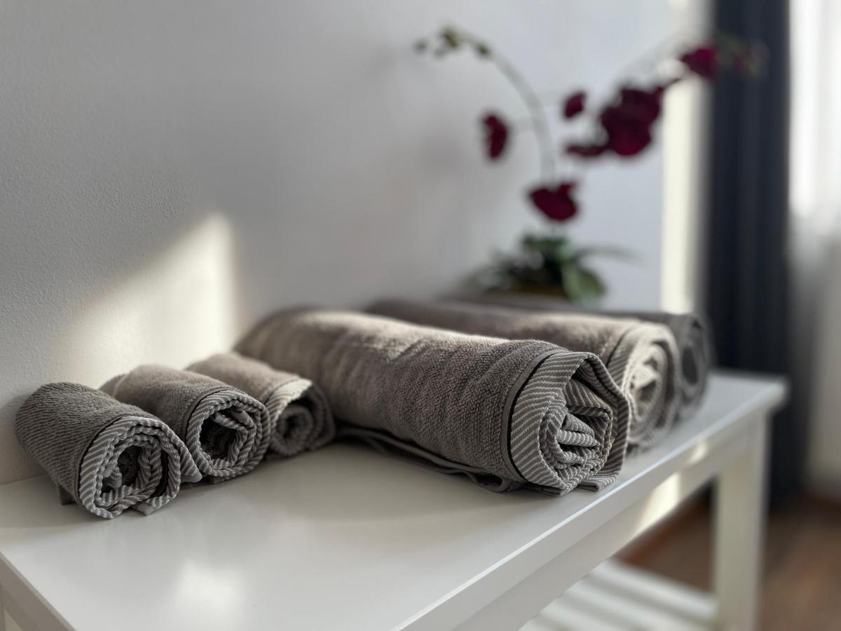 R&J Apartmany Броумов Экстерьер фото