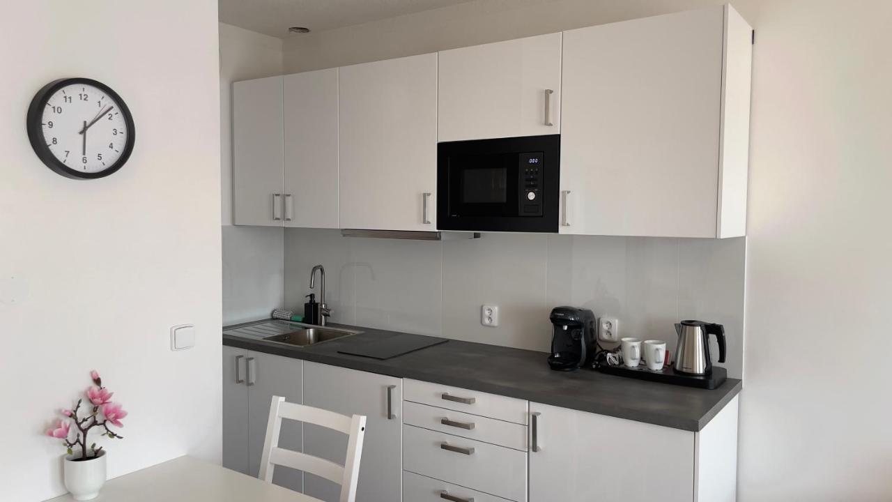 R&J Apartmany Броумов Экстерьер фото