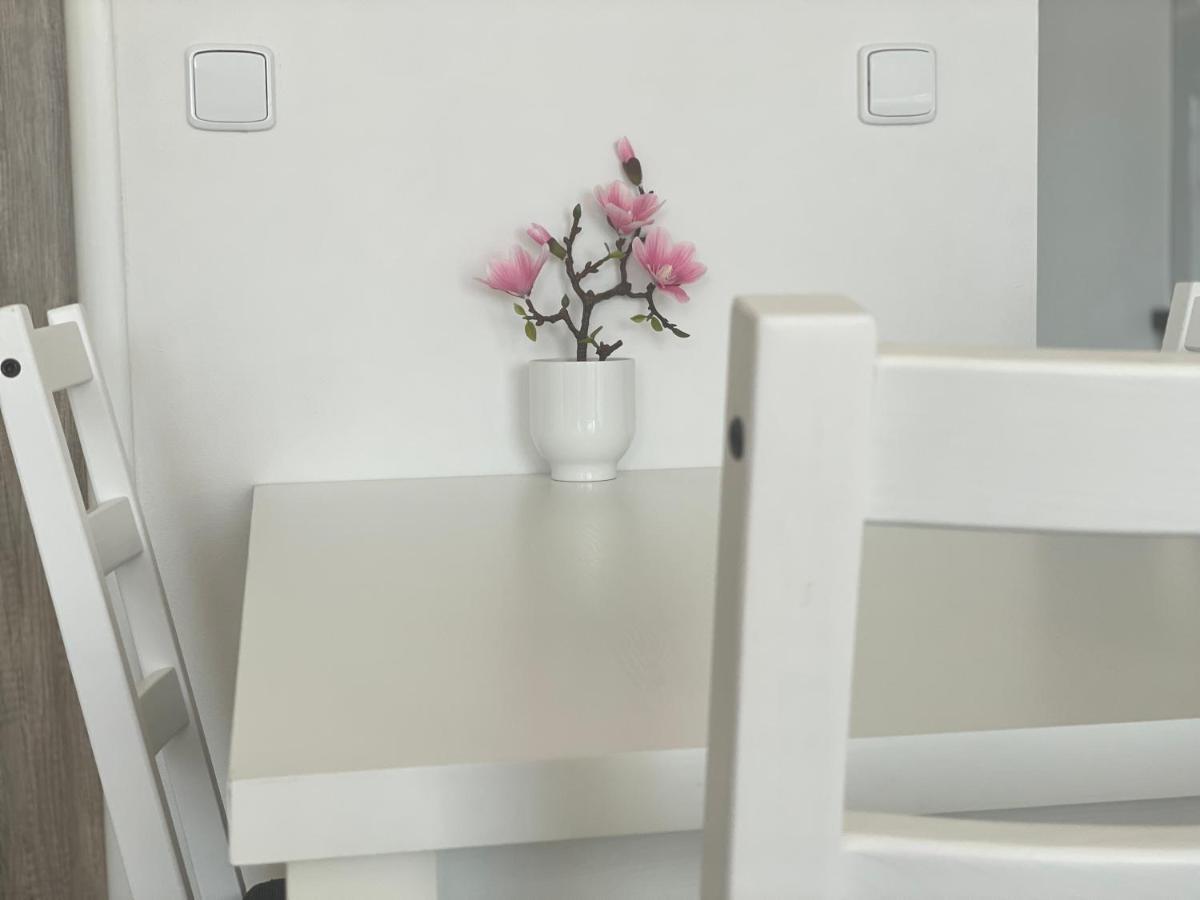 R&J Apartmany Броумов Экстерьер фото