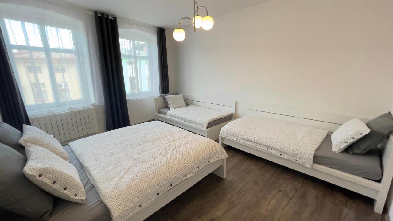 R&J Apartmany Броумов Экстерьер фото