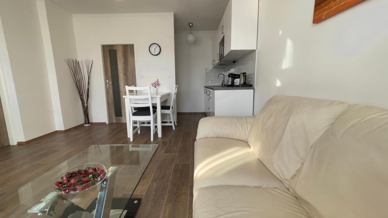 R&J Apartmany Броумов Экстерьер фото