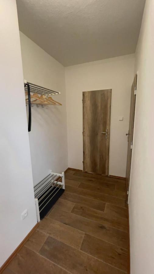R&J Apartmany Броумов Экстерьер фото