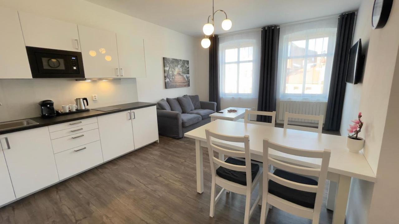 R&J Apartmany Броумов Экстерьер фото