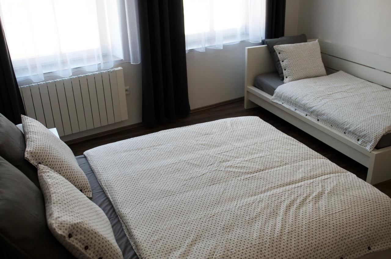 R&J Apartmany Броумов Экстерьер фото